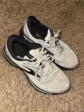 Brooks Women's Running Shoes in Light Gray, Black and Lavender Accents